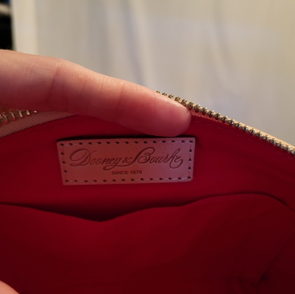 DOONEY & BOURKE RED & WHITE CHEVRON PATTERN COSMETIC BAG OR SMALL CLUTCH NWT - Picture 6 of 9